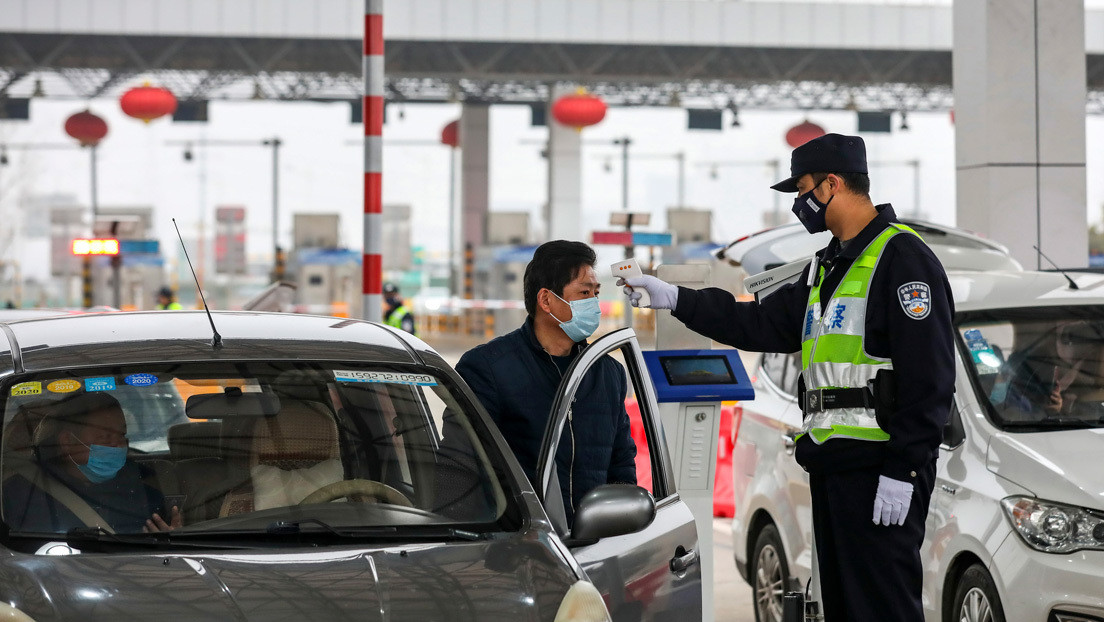 China cierra una tercera ciudad, de medio millón de habitantes, por el brote de coronavirus