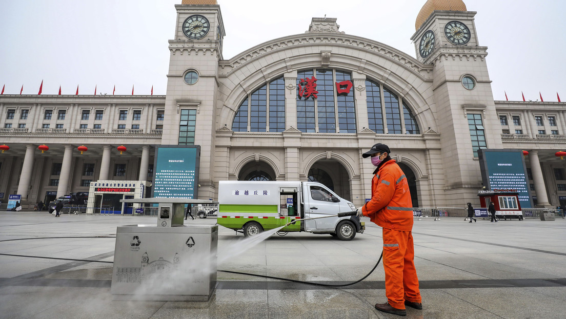 Cuarentena en Wuhan por el coronavirus: rutas bloqueadas, colas en supermercados y vuelos cancelados