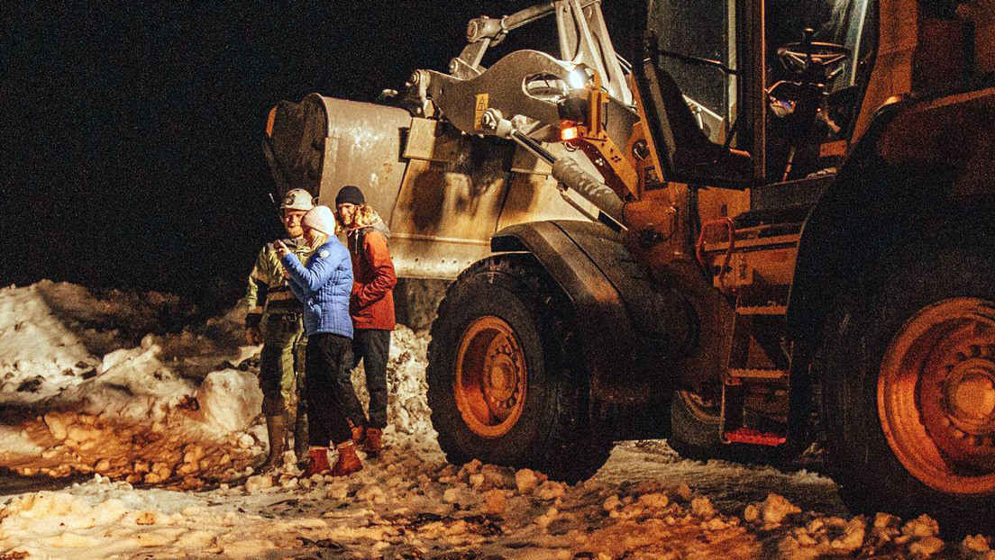 Crea una cuenta en Tinder al quedar varada en un camino inhóspito y su 'match' llega en tractor