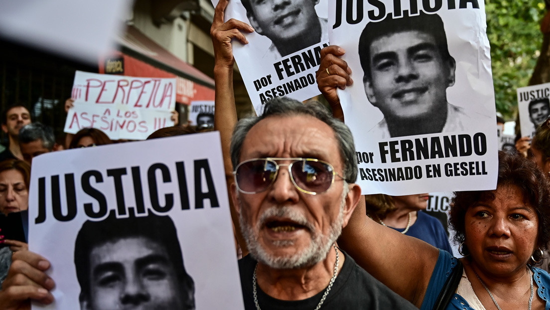 Una zapatilla y ocho jugadores de rugby detenidos: Cómo avanza en Argentina la investigación por el 'crimen de Villa Gesell'