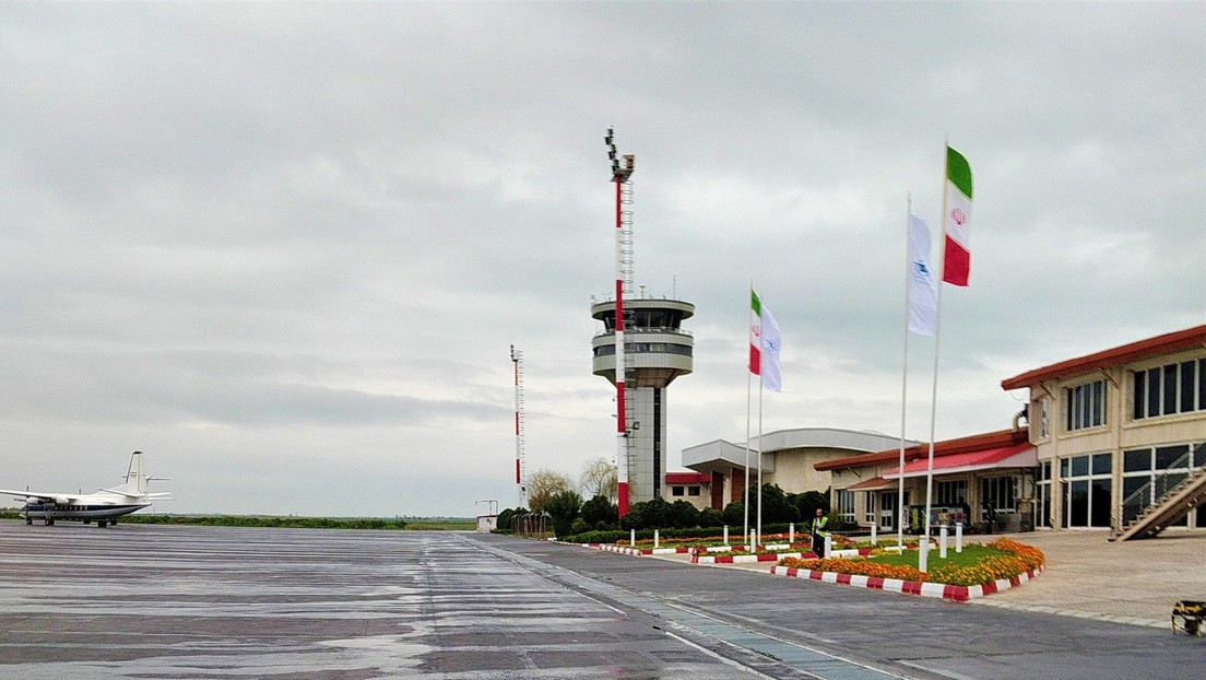 Un avión se incendia tras despegar de un aeropuerto en el norte de Irán (FOTO)