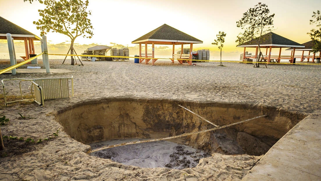 Un fuerte terremoto de 7,7 sacude el Caribe entre Jamaica y Cuba, advierten sobre posibles "peligrosas" olas de tsunami