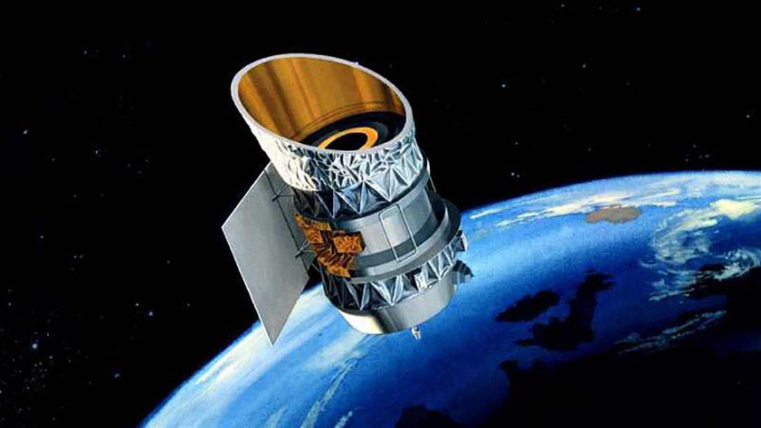 Dos satélites fuera de servicio se acercan en rumbo de colisión sobre una ciudad estadounidense