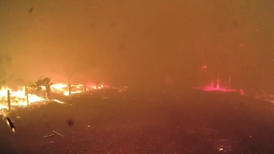 VIDEO: Captan la aterradora velocidad con la que se propaga un incendio cuando cambia el viento