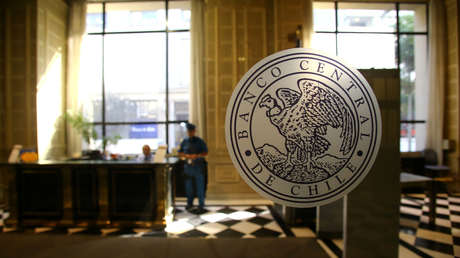 La economía chilena cayó 3,3 % en el último año