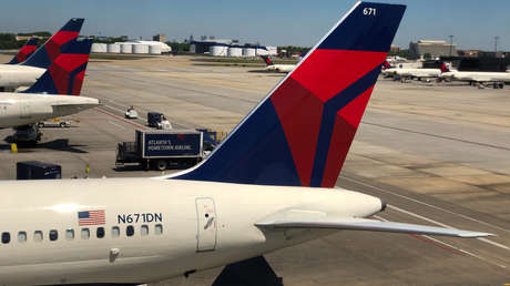 Un pasajero se alarma durante despegue de avión en el aeropuerto de Ciudad de México y abre el tobogán de escape