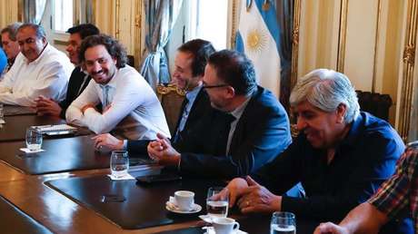 Argentina decreta aumento de sueldos para trabajadores privados y estatales