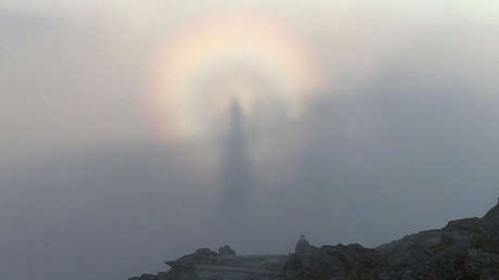 FOTOS: Salen a escalar el día del Año Nuevo y se topan con un 'fantasma' (pero la ciencia da una explicación)