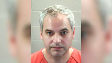 Destituyen a un alto funcionario de Educación de Nueva York por cargos de pornografía infantil y seducción de menores