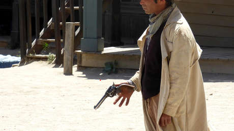 VIDEO: Un anciano de 93 años balea dos veces a un hombre, molesto por los daños en su departamento de Las Vegas