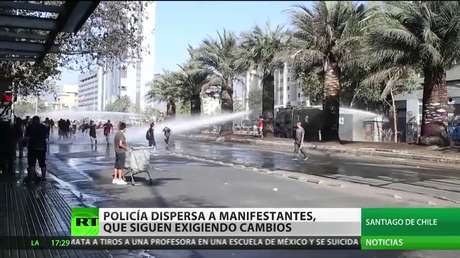 Policía chilena dispersa a manifestantes que siguen exigiendo cambios