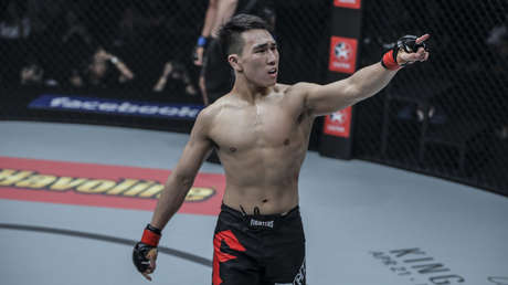 VIDEO: Un luchador de MMA deja K.O. a su contrincante en menos de un minuto