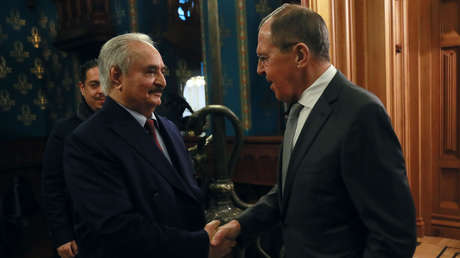 Algunas de las partes del conflicto libio firman el documento final tras la reunión en Moscú pero Haftar pide más tiempo