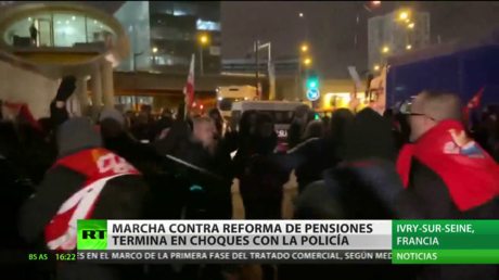 Marcha en Francia contra la reforma de las pensiones termina en choques con la Policía