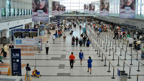 Hallan 82 kilos de cocaína en la bodega de un avión en el aeropuerto argentino de Ezeiza