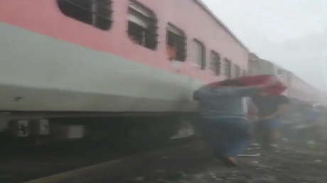 FOTOS: Decenas de heridos tras la colisión de un tren de pasajeros y uno de carga en la India