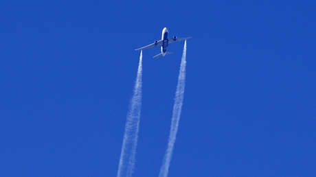 Los pilotos del vuelo de Los Ángeles aseguraron que no arrojarían combustible pero minutos después lo vertieron sobre varias escuelas