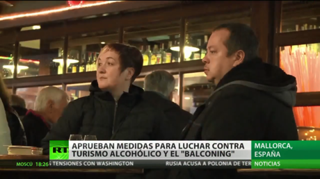 Prohíben incentivar el 'turismo de borrachera' y el 'balconing' en Baleares