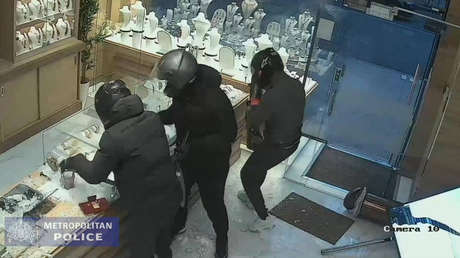 VIDEO: Embiste una joyería con una camioneta para robarla y es condenado a 10 años de cárcel