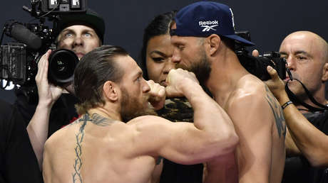 VIDEO: McGregor no puede contener las ganas de pelear durante el pesaje con Cerrone y ofrece un espectacular 'show' a las cámaras