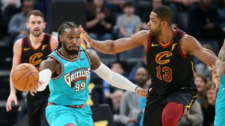 VIDEO: Un jugador de la NBA le pega una palmada en el trasero a su contrincante en pleno partido y acaba expulsado