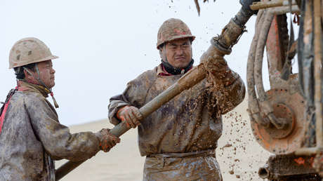 China descubre petróleo y gas en el pozo más profundo de Asia