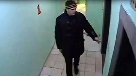 VIDEO: Una niña rusa logra evadir a un extraño con problemas psiquiátricos que la seguía