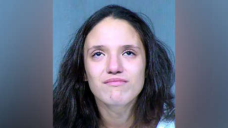 Una madre asfixia a sus 3 hijos y confiesa que les cantó canciones mientras morían