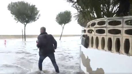 Reportero español critica los peligros que afrontan para informar en directo de los temporales y recibe el aplauso de los tuiteros