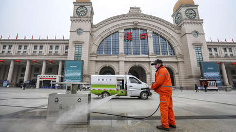 Cuarentena en Wuhan por el coronavirus: rutas bloqueadas, colas en supermercados y vuelos cancelados