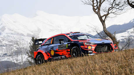 VIDEOS: El campeón mundial de rally se accidenta a toda velocidad y cae por una montaña en la carrera de Montecarlo