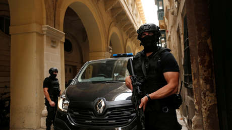 Desmantelan en Europa una red de contrabando de personas acusada del transporte ilegal de 10.000 migrantes