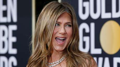 VIDEO: Jennifer Aniston se esconde tras el sofá de la cafetería de 'Friends' y sorprende a sus seguidores