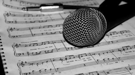 Una adolescente se entera en directo de la muerte de su madre cuando participaba en un concurso de televisión (VIDEO)