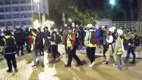 VIDEO: Habitantes de Hong Kong protestan contra el manejo del coronavirus por parte del Gobierno