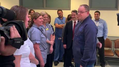 Un zapatero pierde el pulgar en un accidente laboral y le trasplantan en su lugar un dedo del pie