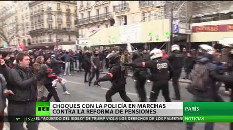 Choques con la Policía en marchas contra la reforma de pensiones en Francia