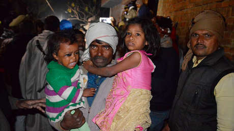 Un hombre invita a 23 niños al cumpleaños de su hija y los toma de rehenes. La Policía le mata y los vecinos apedrean a su esposa