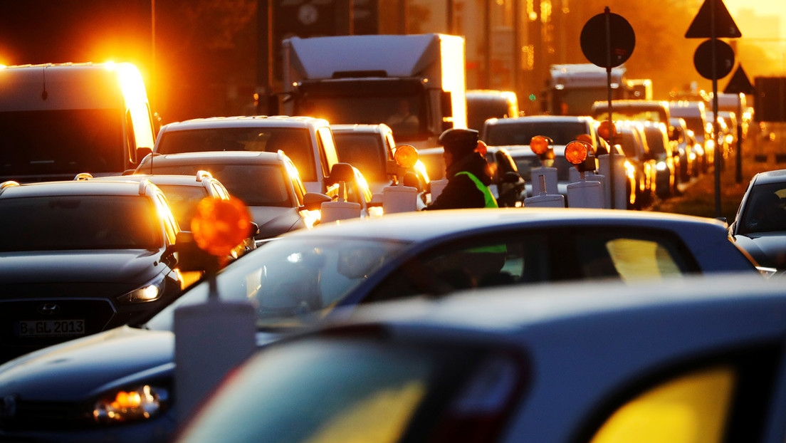 Un hombre se burla de un algoritmo de Google con 99 móviles y crea un atasco virtual en las calles