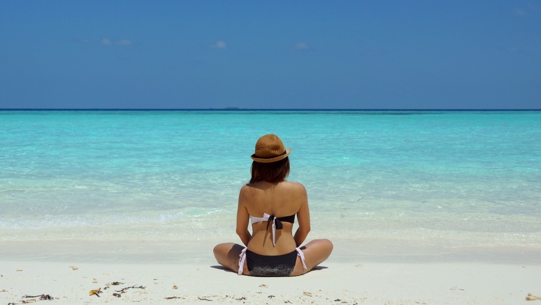 "¡Me están atacando sexualmente!": arrestan a una turista en las Maldivas por usar bikini