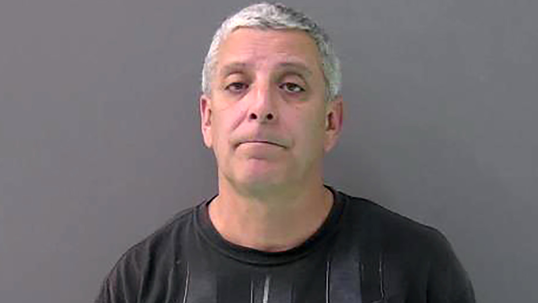 Acusan de homicidio involuntario a un policía en EE.UU. por matar a un hombre negro desarmado de un disparo en la cabeza