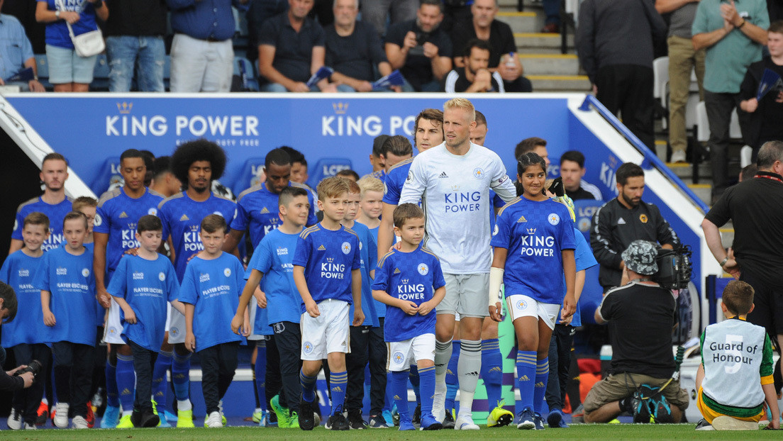Desvelan los altos precios que pagan los niños a los clubs ingleses para salir al campo con los futbolistas