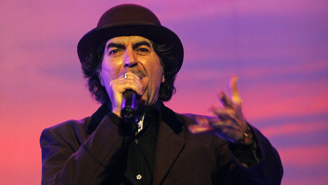 VIDEOS: Joaquín Sabina se cae del escenario durante un concierto en Madrid y es evacuado al hospital