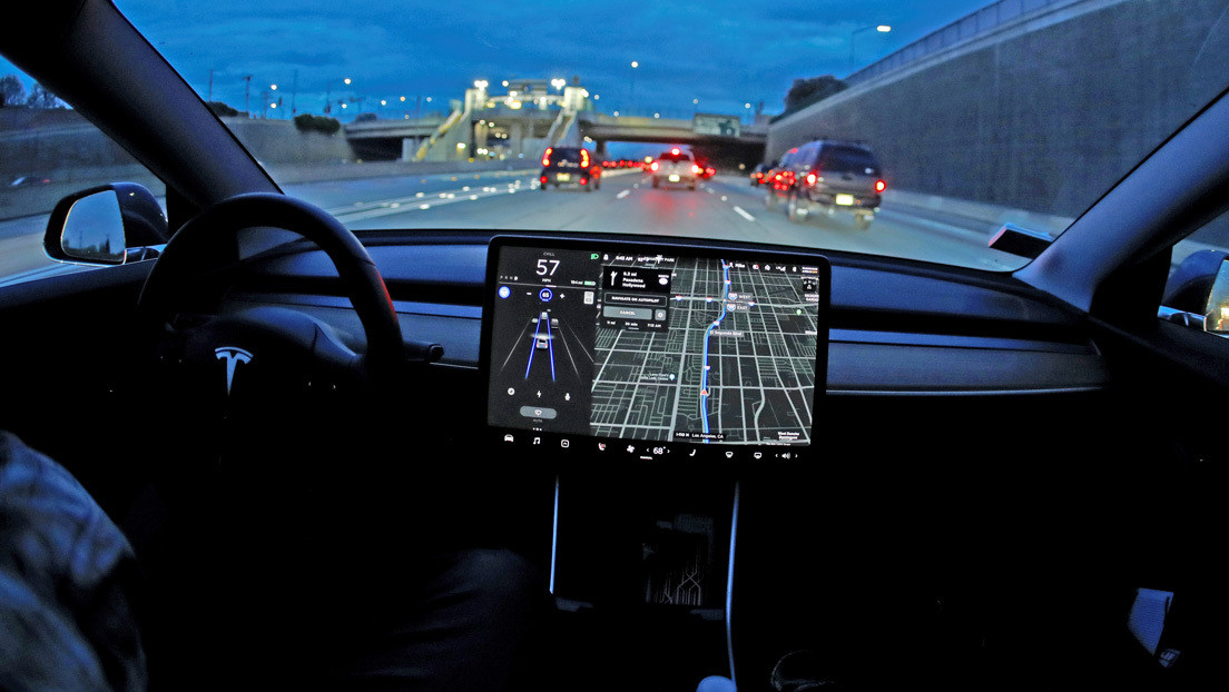 'Hackean' vehículos Tesla de segunda mano a los que la compañía había bloqueado paquetes adicionales