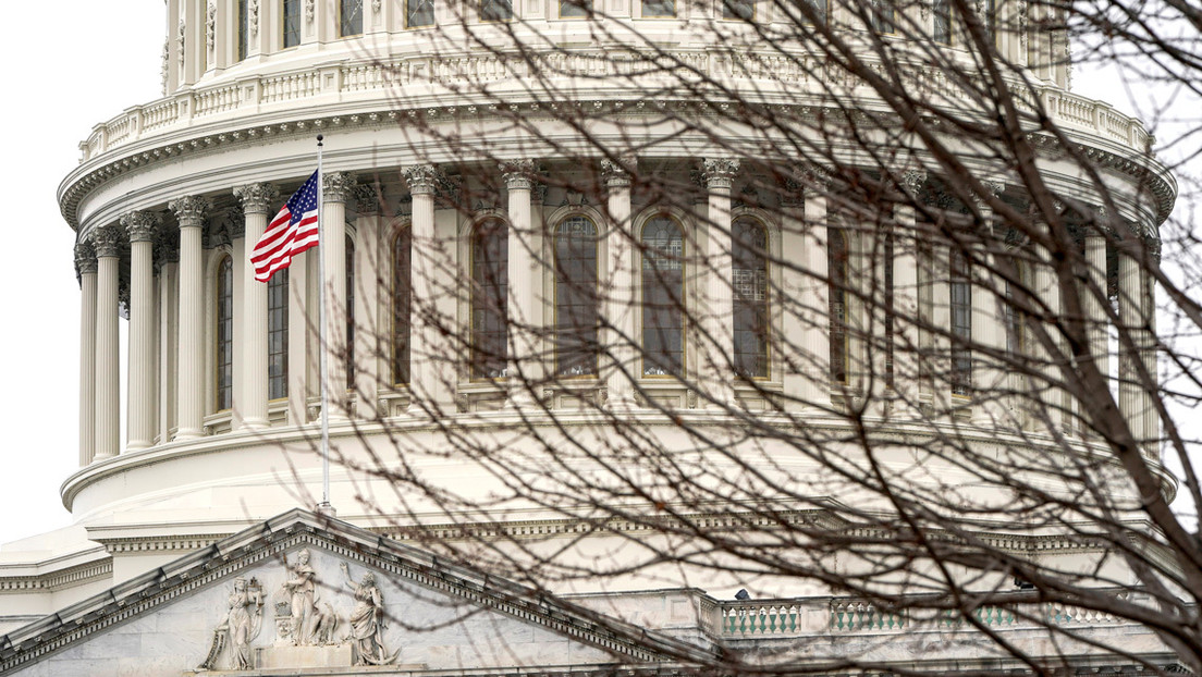 El Senado de EE.UU. aprueba la resolución que limita la capacidad de Trump para emprender acciones militares contra Irán