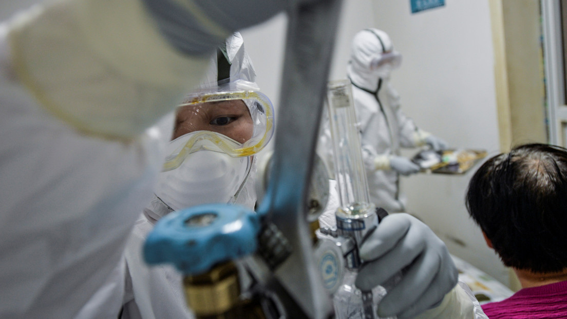 Médicos chinos hallan anticuerpos que ayudan a tratar el coronavirus