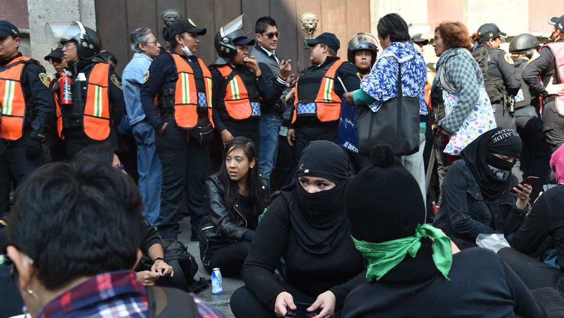 Protestas contra los femicidios en México en el Día del Amor y tras el asesinato de la joven Ingrid Escamilla