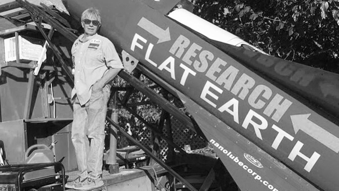 Terraplanista muere al estrellarse el cohete casero con el que quería confirmar su teoría (VIDEO)