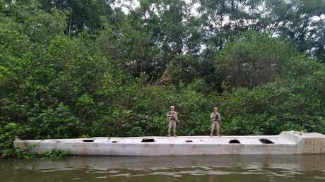 La Armada colombiana incauta un semisumergible, capaz de transportar 3 toneladas de cocaína (FOTOS)