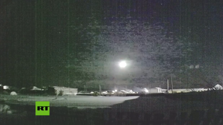 VIDEO: Un meteorito cae en los Urales dejando un gran destello en el cielo
